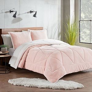 UGG Avery Reversible Sunset Pink Queen Comforter